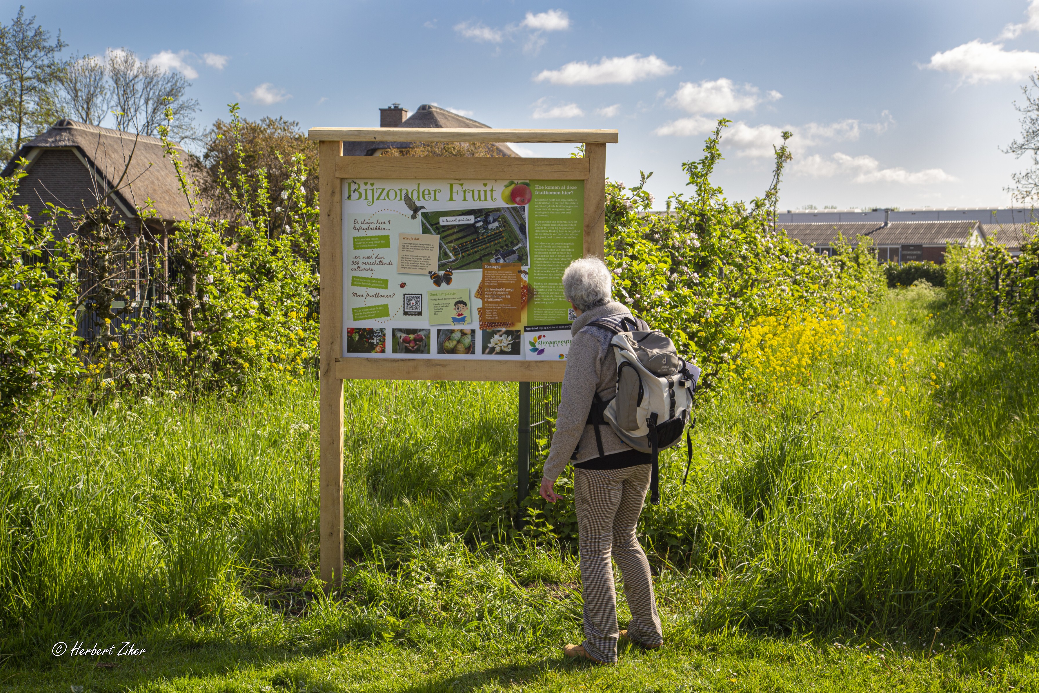 leifruitrekken met infobord gemaakt door KNIJ word goed bezocht foto KNIJ
